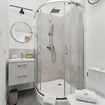 Museum Square By Renters *